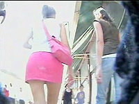 The pink skirt of this chick in the street is really sexy so dont miss your chance to enjoy this sexy short skirt upskirt!